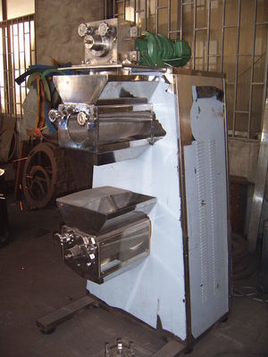Double Chamber 100 Kg / Batch Wet Granulator Machine
